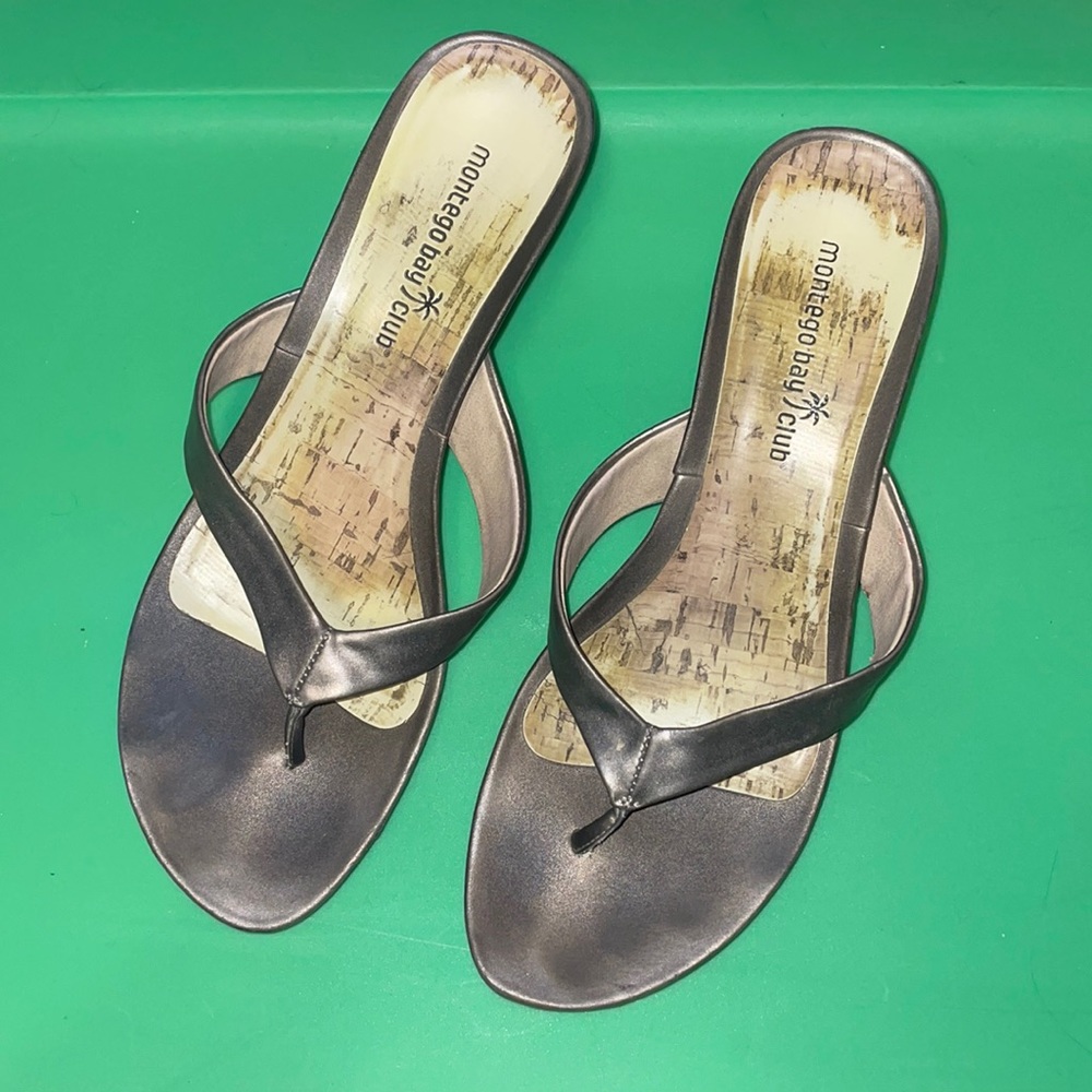 FREE WITH BUNDLE 
Women’s Sandles